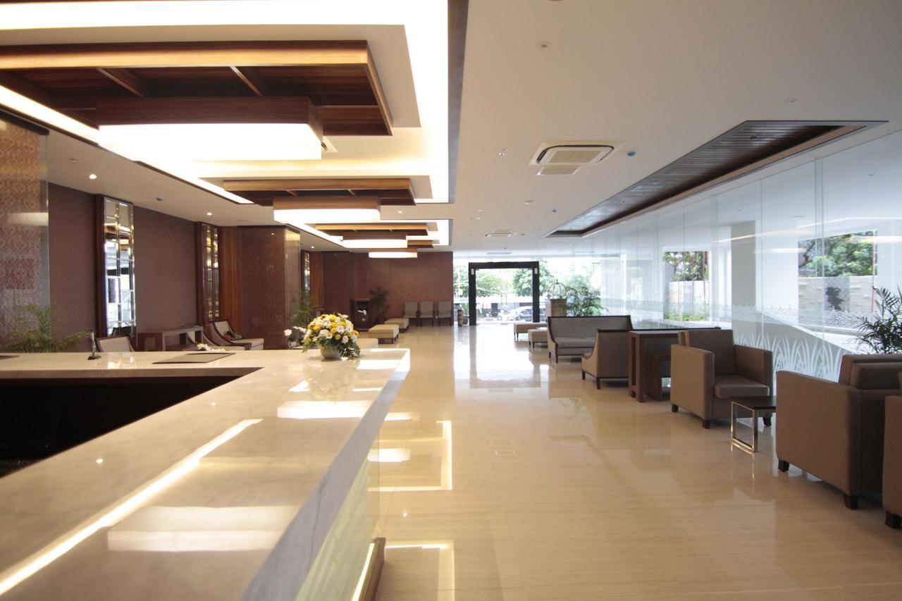 Tara Hotel Yogyakarta Tugu Экстерьер фото