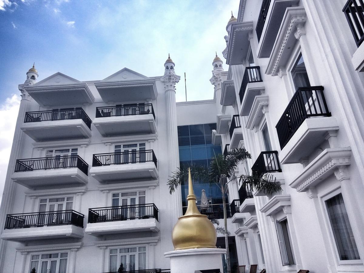 Tara Hotel Yogyakarta Tugu Экстерьер фото