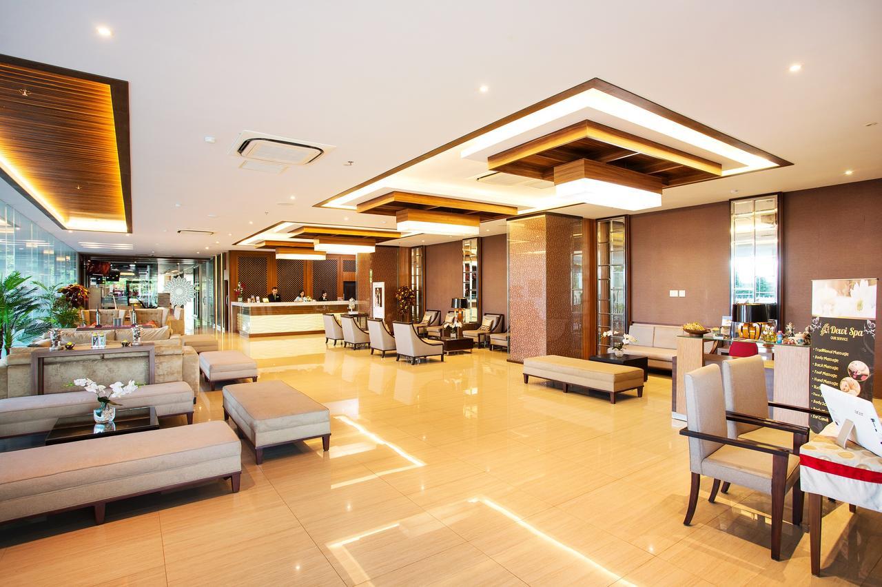 Tara Hotel Yogyakarta Tugu Экстерьер фото