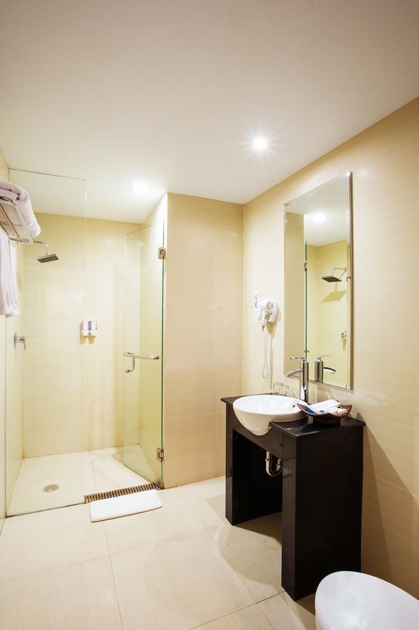 Tara Hotel Yogyakarta Tugu Экстерьер фото